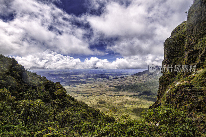 La Gran Sabana和kuiko Tepuy view from Roraima mount